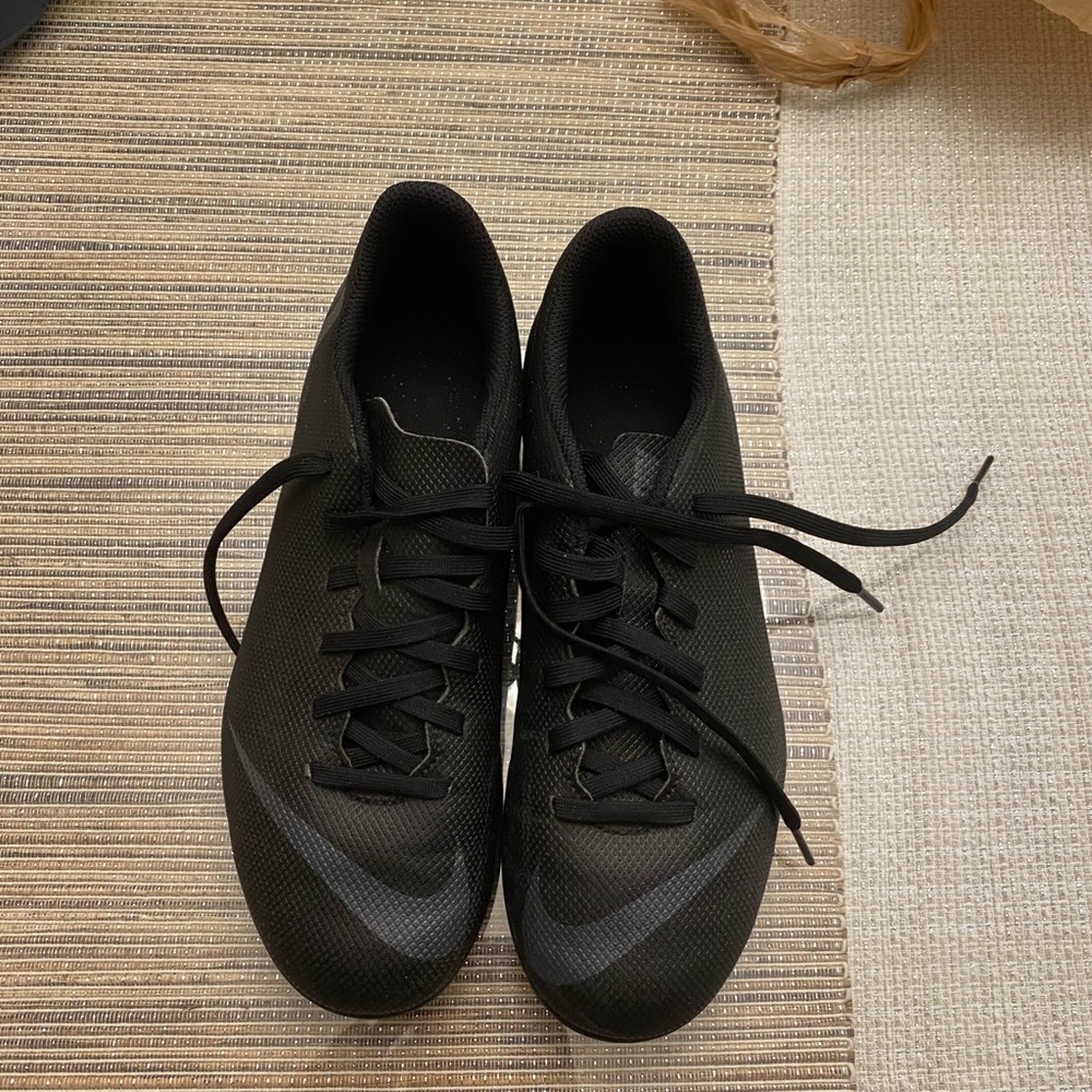 Nike cleat shoes